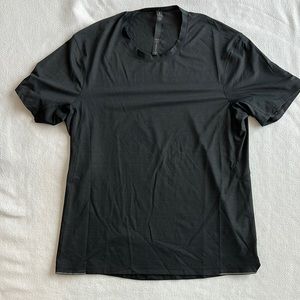 Men’s Lululemon Shirt Size Medium